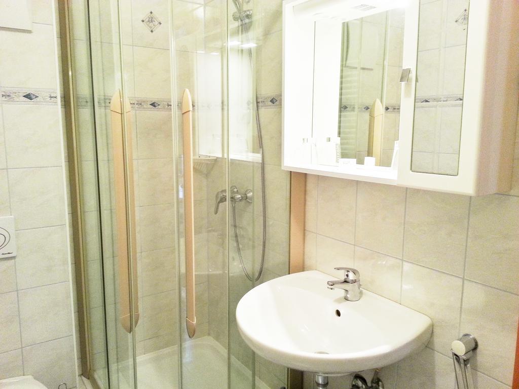 Gästehaus zur weißen Rose Furth bei Gottweig Zimmer foto